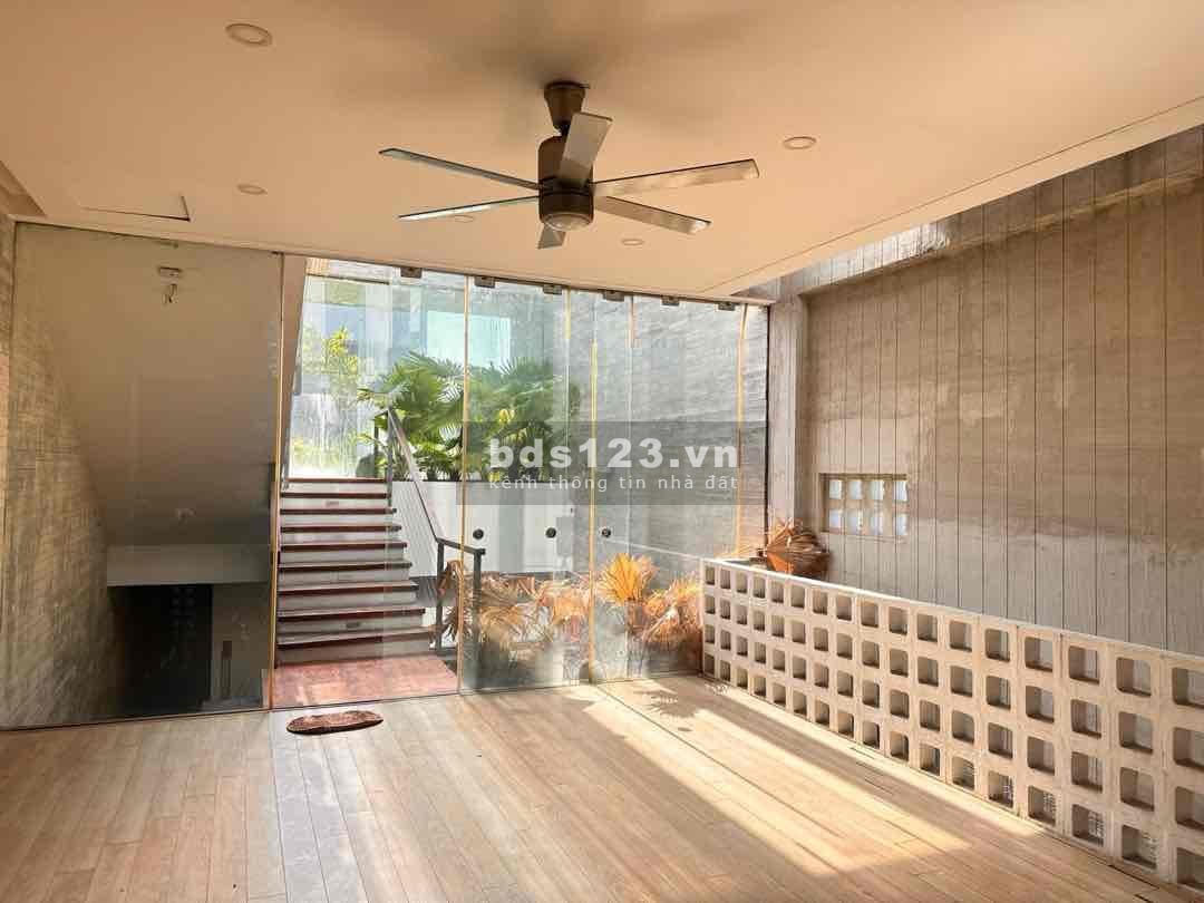 Bán nhà 4 tầng MT đường Nguyễn Hữu Thọ, gần sân bay Đà Nẵng. DT đất: 210m2.