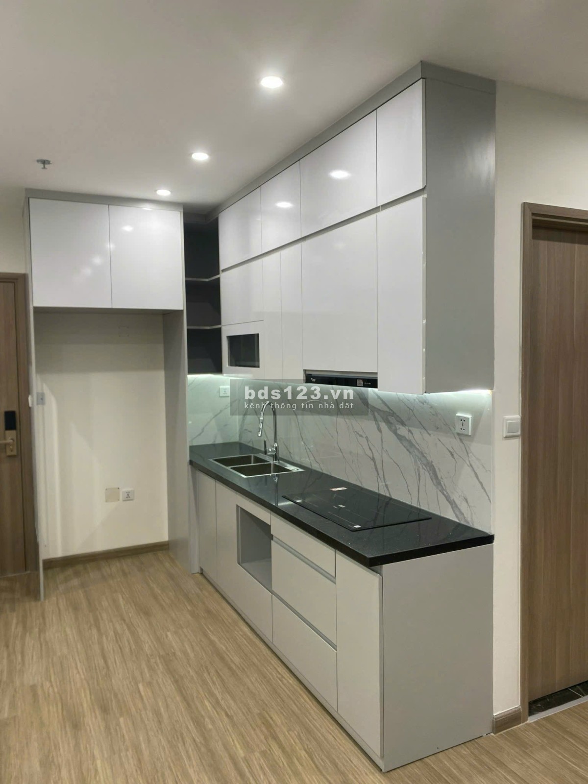 Cho thuê căn hộ 2 ngủ +, 64m2, đầy đủ nội thất, gần công viên, 11tr, 0888516777