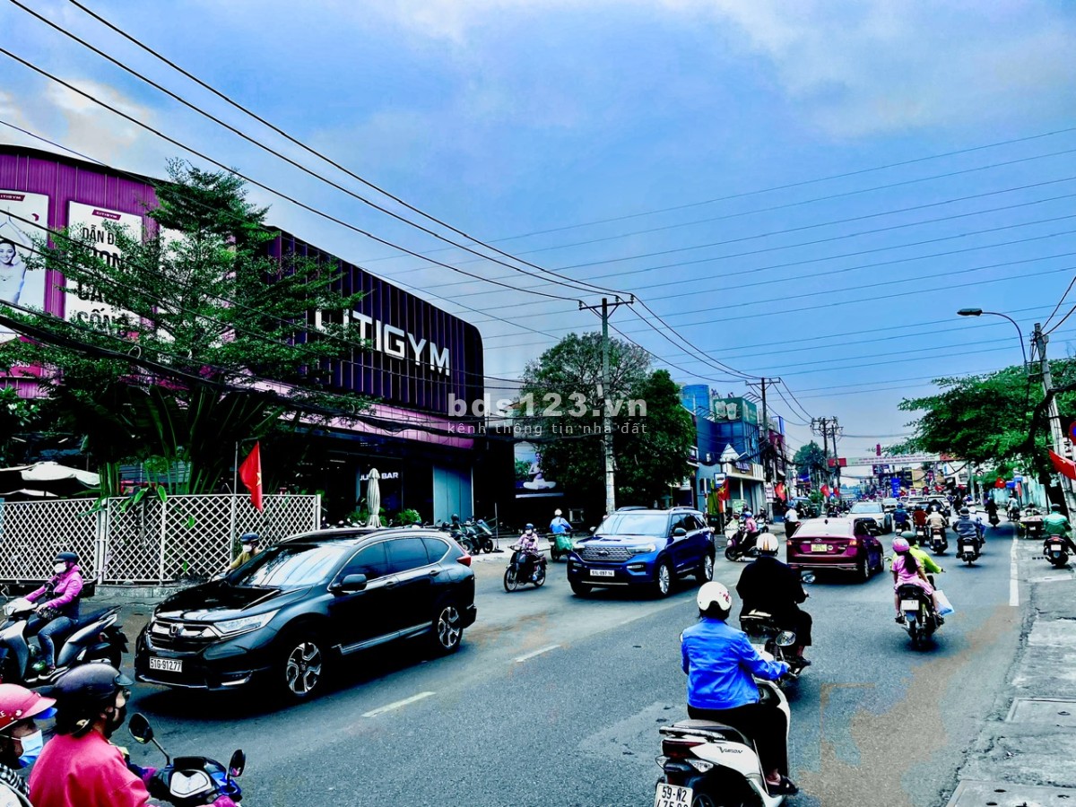 Diện tích 213m², lô góc 2 mặt tiền, ô tô tránh, khu dân trí cao Lê Văn Việt, Q9, Thủ Đức