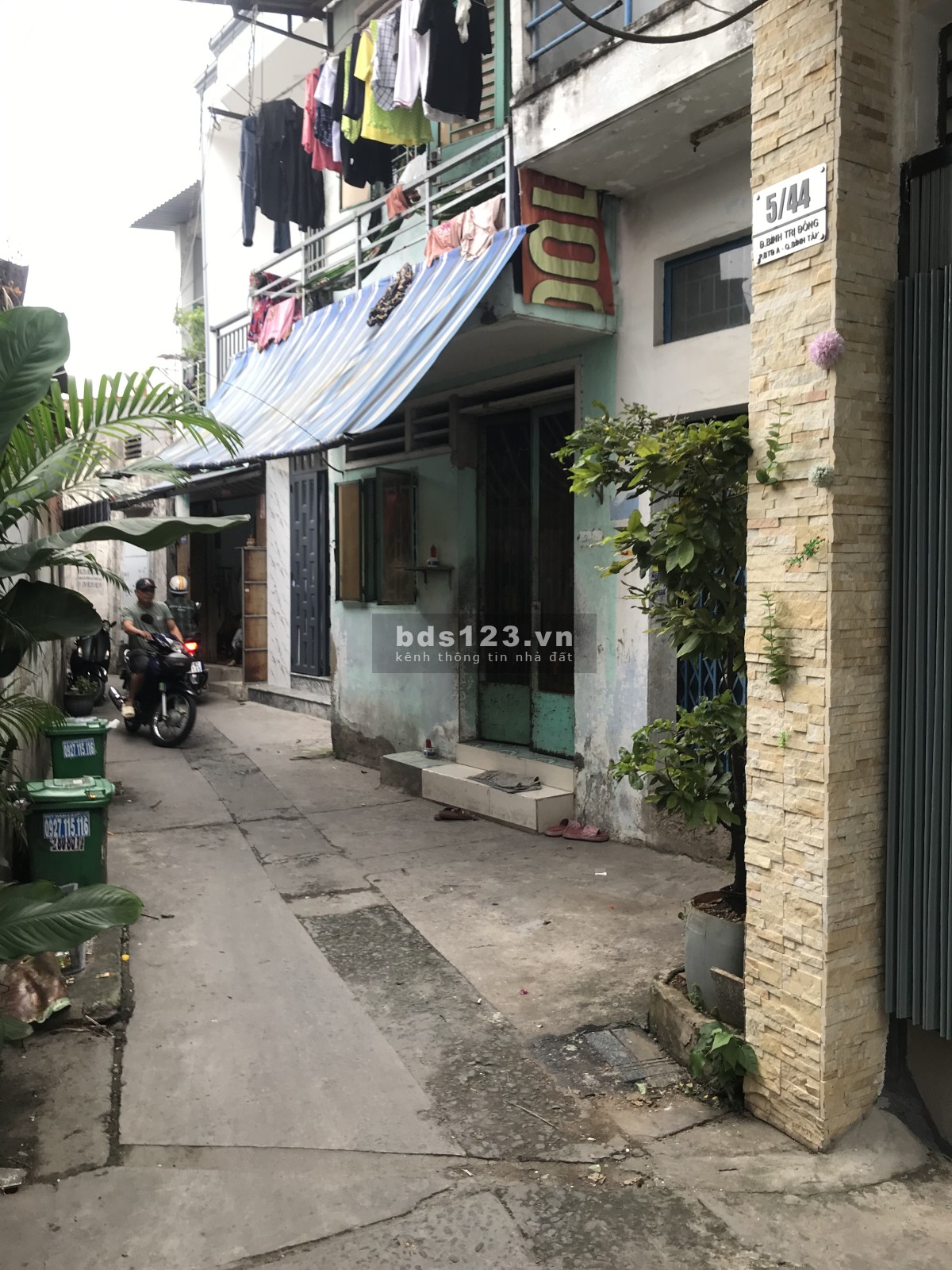 Bán nhà: 5/44 Bình trị đông, BTĐ A, Bình tân.Hẻm 4mDt : 3 x 10 (1 trệt, 3 lầu)SHRGiá: 3.950 tỷ