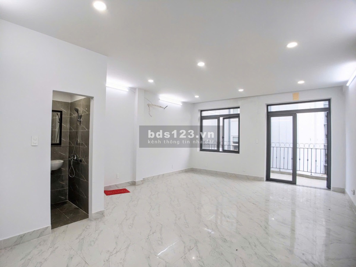 Phòng mới rộng 40m2 ban công rộng khu VIP Út Tịch Tân Bình chỉ 5 triệu 600k.