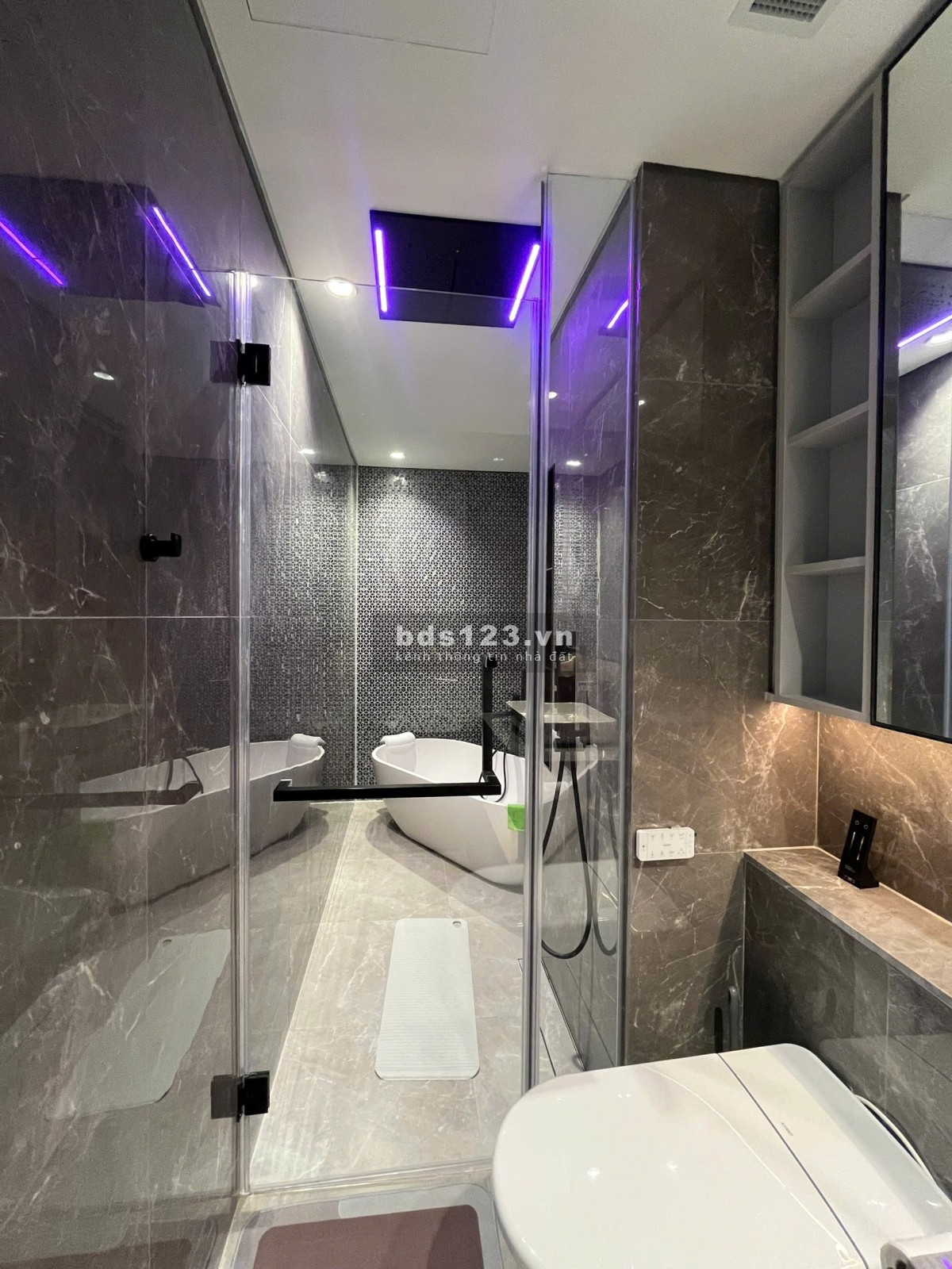 Bán căn khối đế Opera dự án Metropole Thủ Thiêm 126m2. Đầy đủ nội thất. Giá bán 40 Tỷ. B03A.15