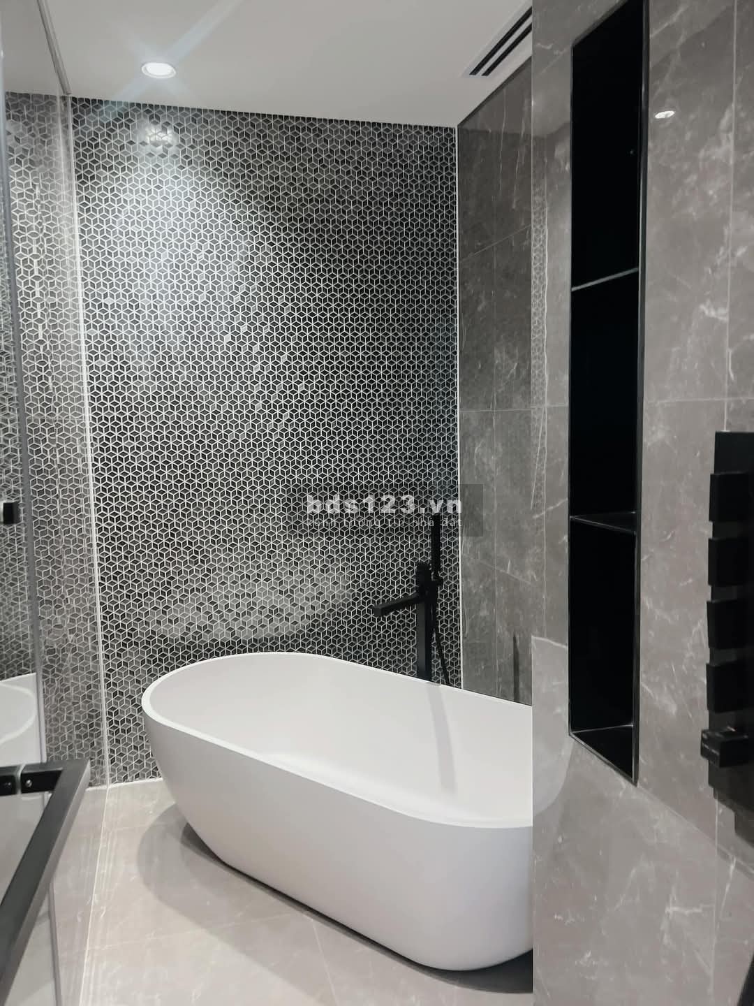 Bán căn khối đế Opera dự án Metropole Thủ Thiêm 126m2. Đầy đủ nội thất. Giá bán 40 Tỷ. B03A.15