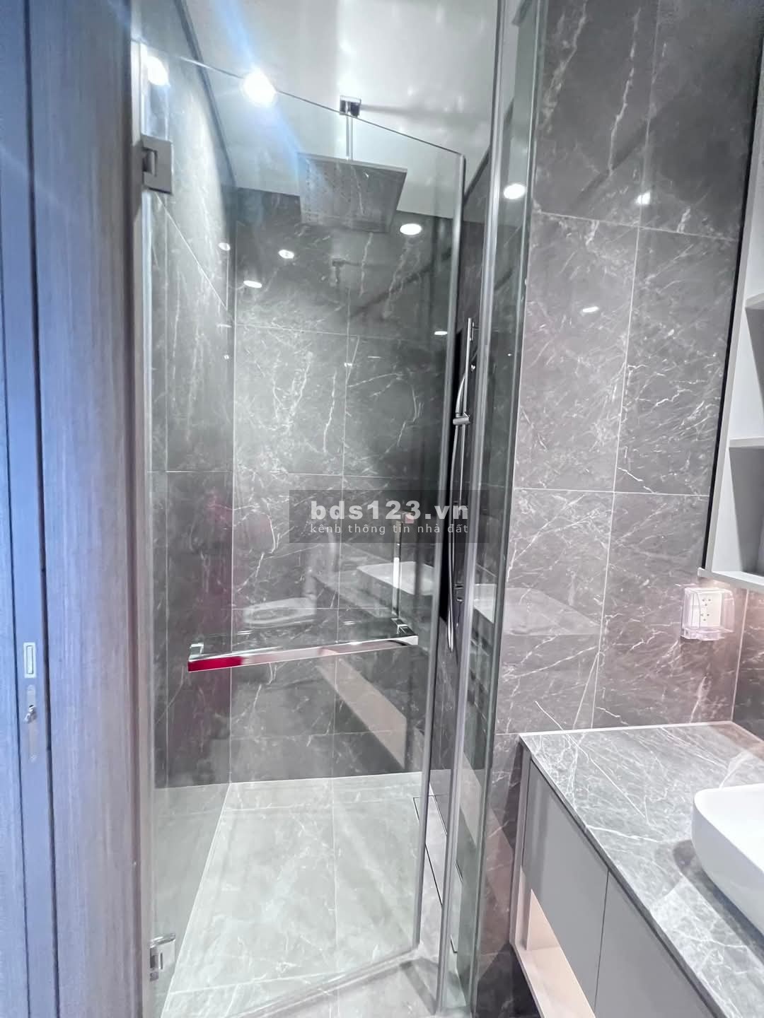 Bán căn khối đế Opera dự án Metropole Thủ Thiêm 126m2. Đầy đủ nội thất. Giá bán 40 Tỷ. B03A.15