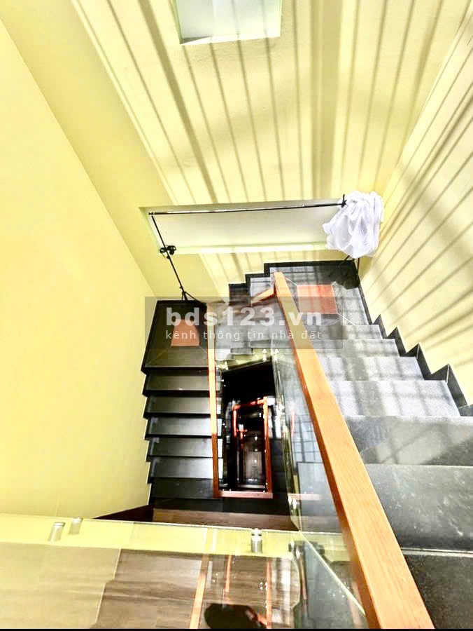 Biệt thự mini - Ngay Tân Hương - Đường 8M - Ô tô vào nhà