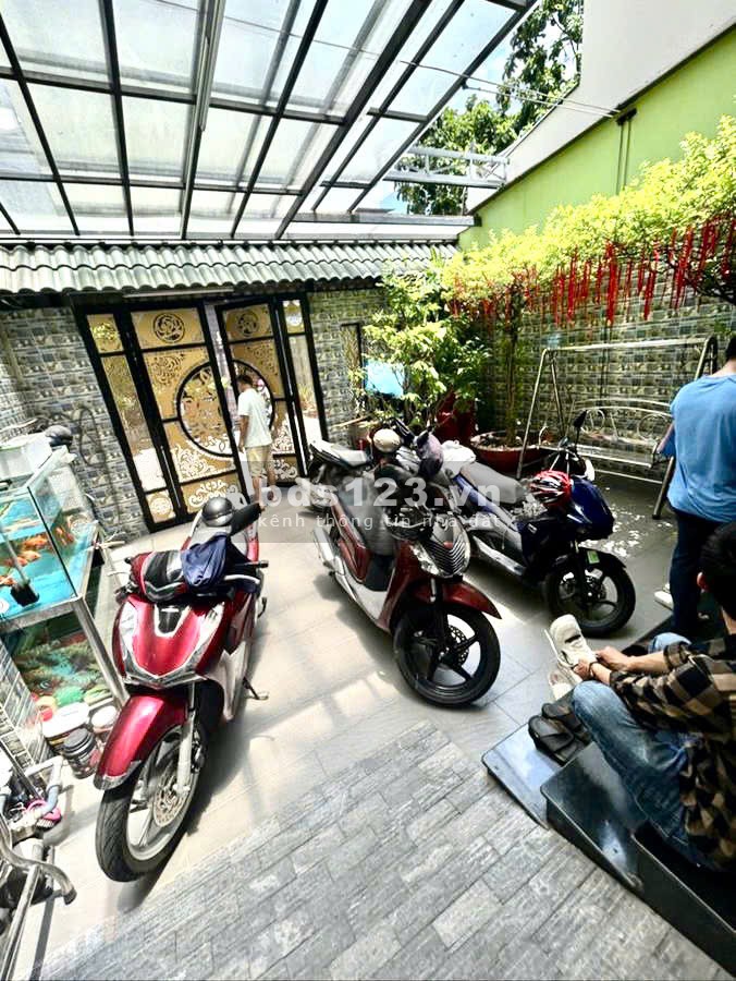 Biệt thự mini - Ngay Tân Hương - Đường 8M - Ô tô vào nhà