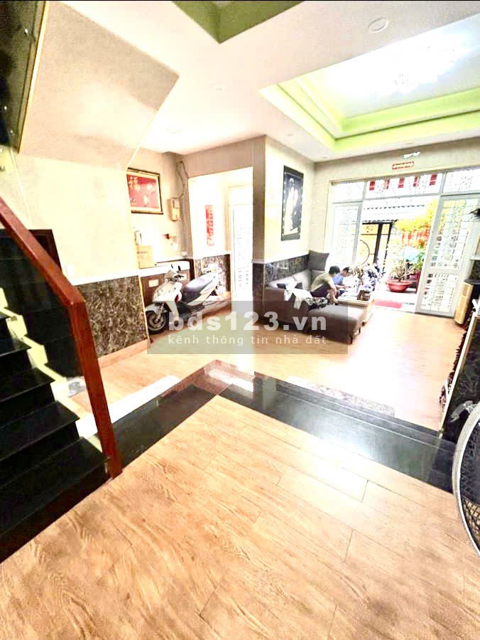 Biệt thự mini - Ngay Tân Hương - Đường 8M - Ô tô vào nhà