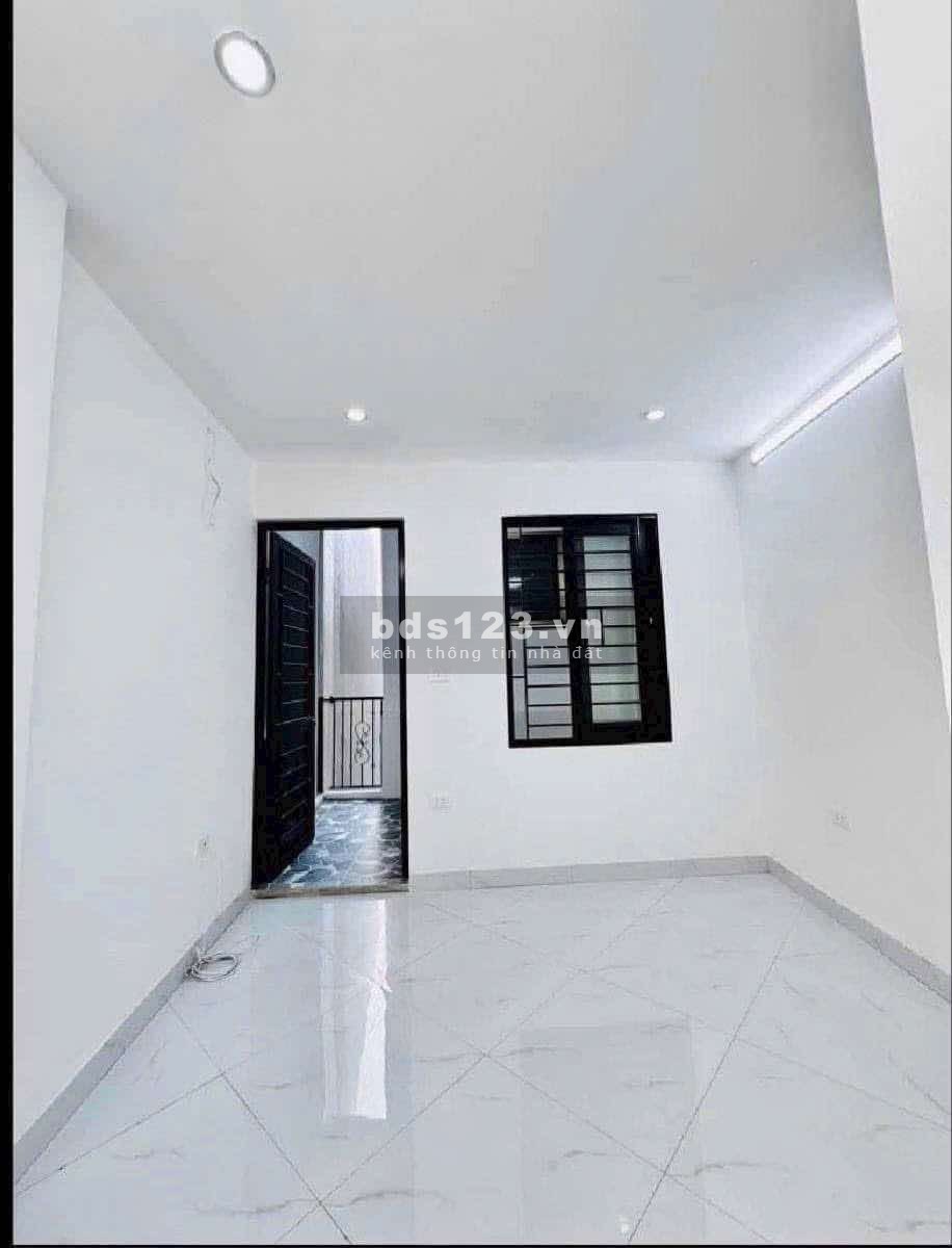 Chán nhà mặt đất nên chủ cần bán căn 27m2 ở Quyết Thắng - Hà Đông