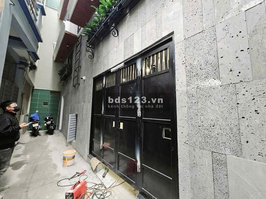 Bán nhà riêng Cầu Giấy 9 phòng khép kín nhà mới full đồ giá nhỉnh 8 tỷ