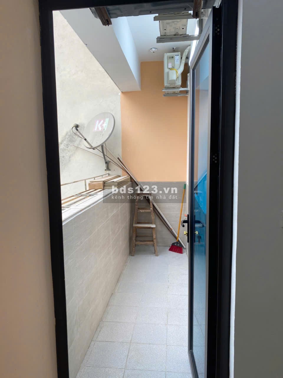 Bán chung cư chung tâm Cầu Giấy diện tích 54m2, 2 phòng ngủ, pk,1 wc đủ đồ giá 3.7 tỷ