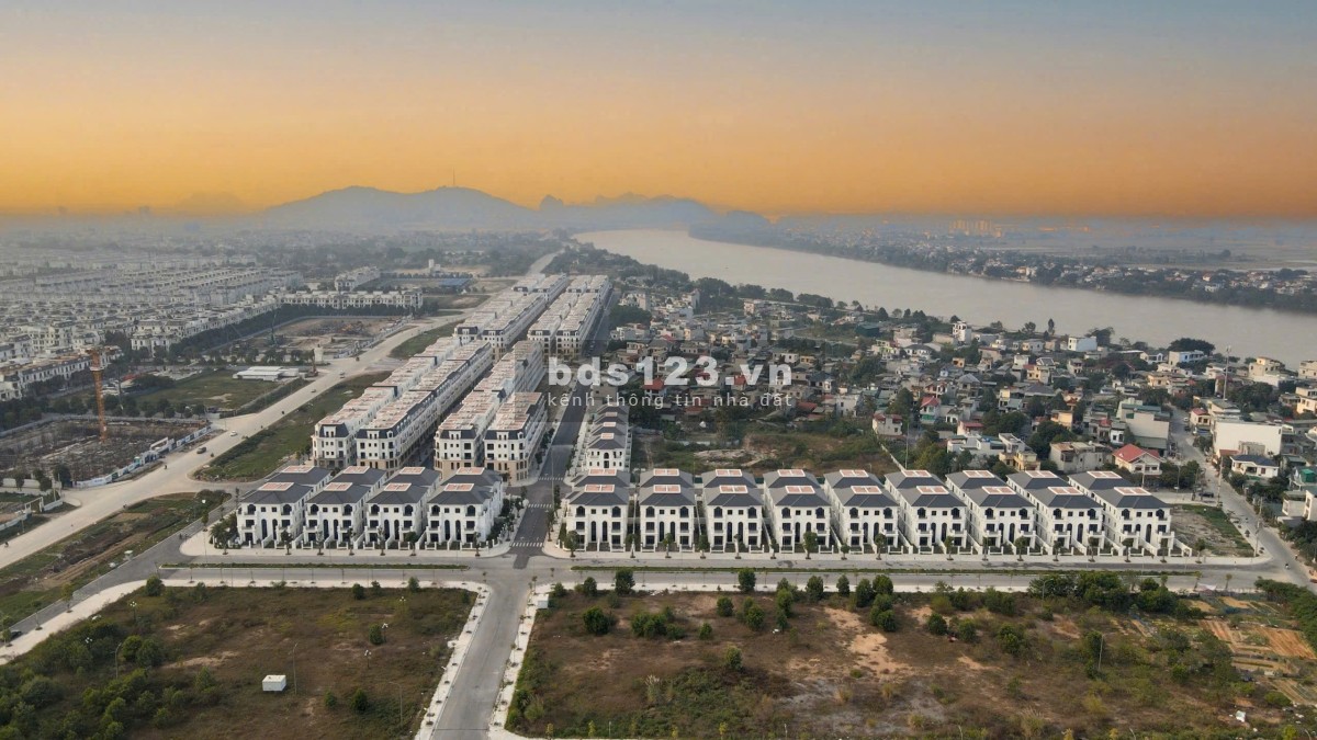 Căn nhà mặt phố Central Riverside Thanh Hóa đẹp nhất thị trường. Hotline: 0904521203
