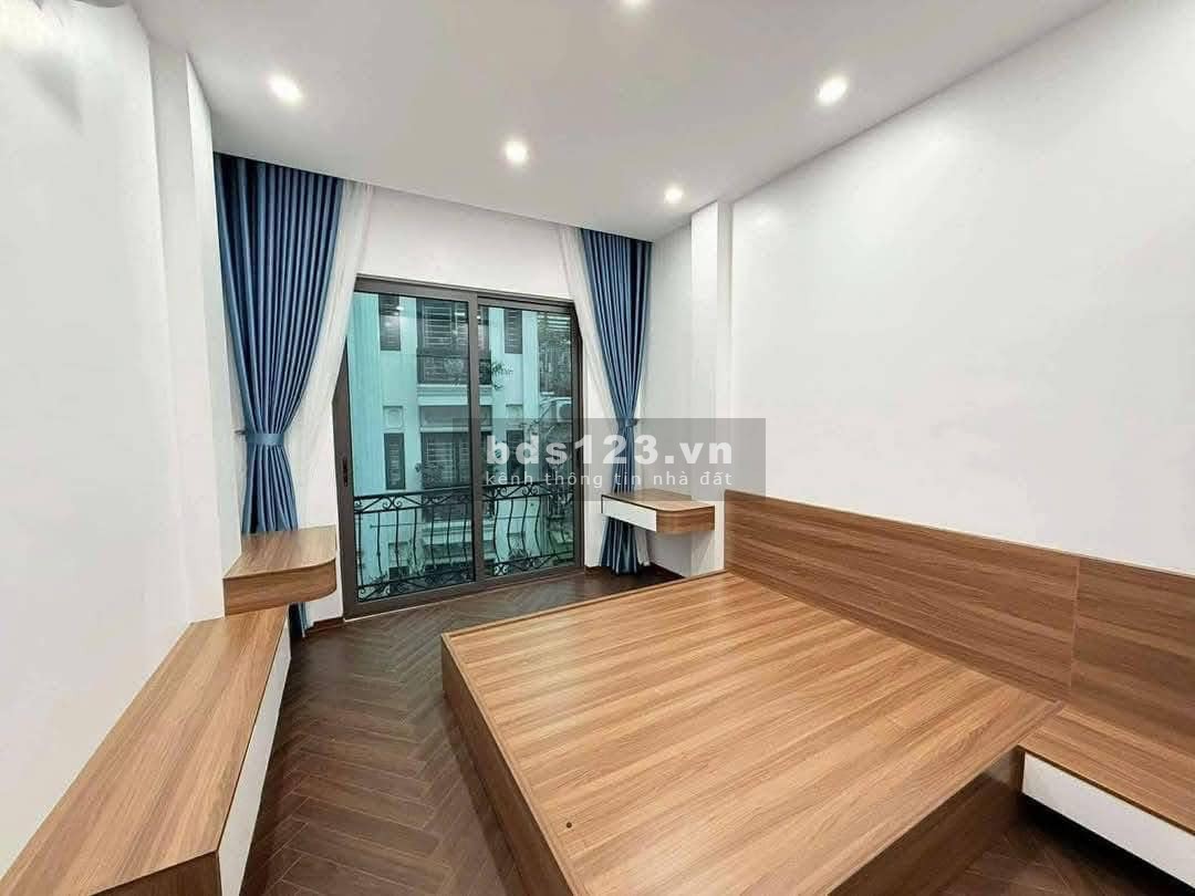 Bán nhà phố Hoàng Mai. DT: 66m2 × 5 Tầng, Thang Máy. MT: 3.5m