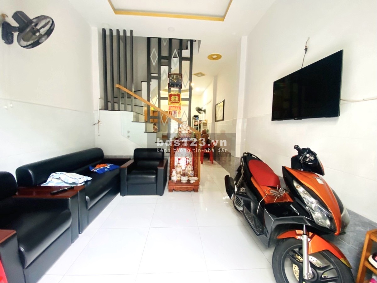 Bán nhà quận 6 - 3 tầng hẻm xe hơi - Ngay trung tâm 5.3 T