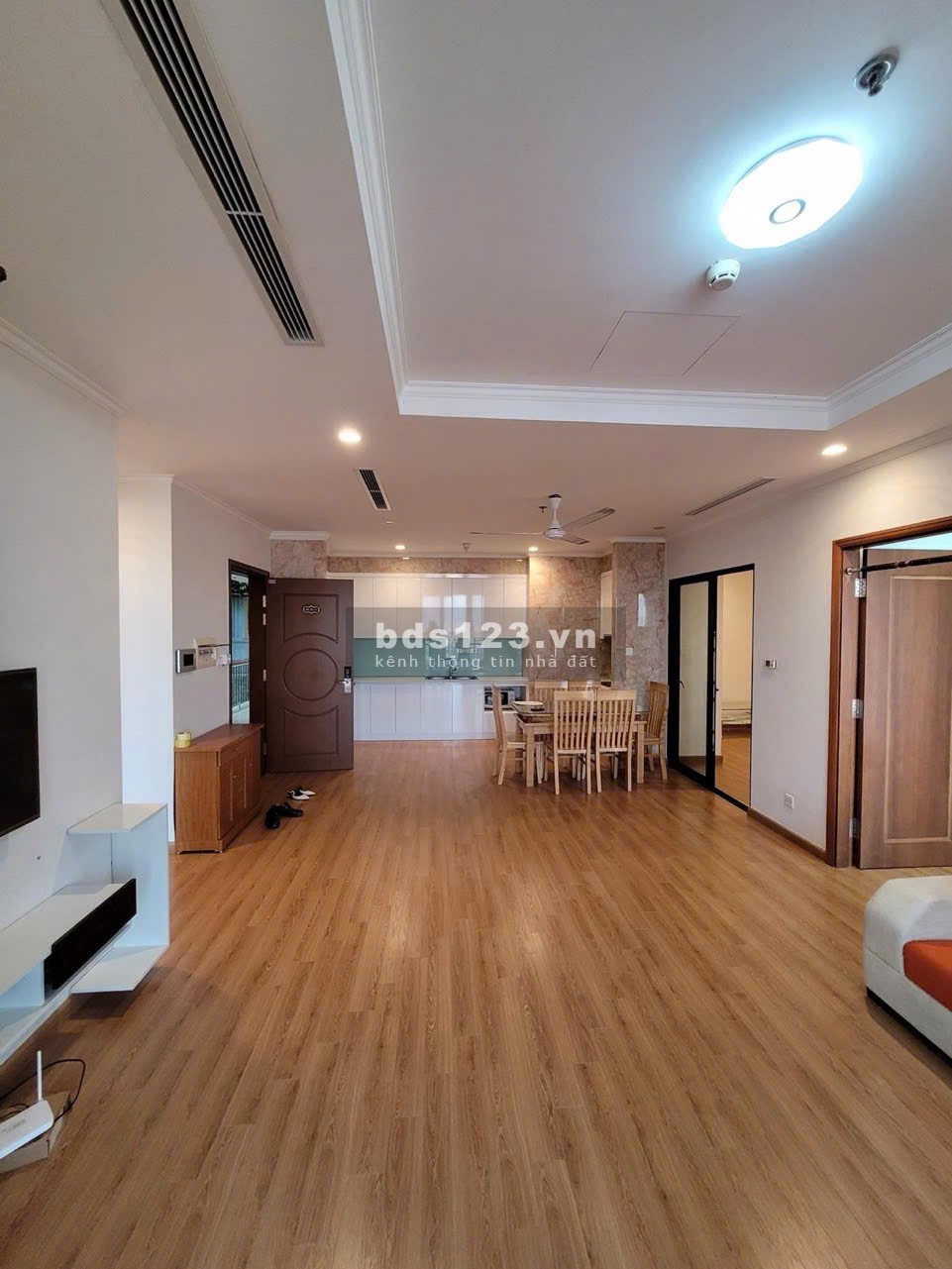 Cho thuê căn hộ Royal City 112m2, 3PN view đẹp, giá chỉ 22tr/tháng tại Thanh Xuân, HN