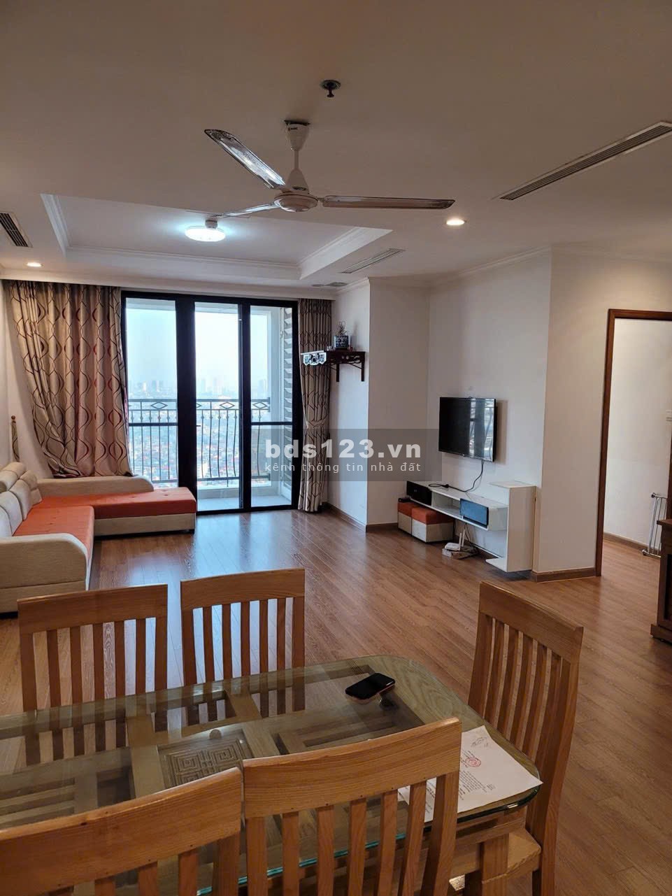 Cho thuê căn hộ Royal City 112m2, 3PN view đẹp, giá chỉ 22tr/tháng tại Thanh Xuân, HN