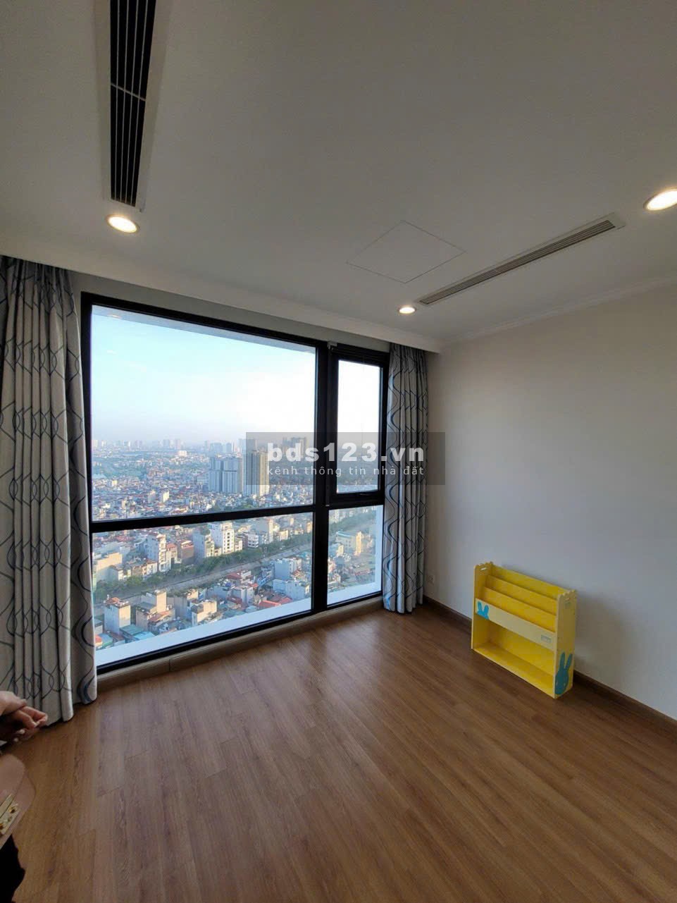 Cho thuê căn hộ Royal City 112m2, 3PN view đẹp, giá chỉ 22tr/tháng tại Thanh Xuân, HN