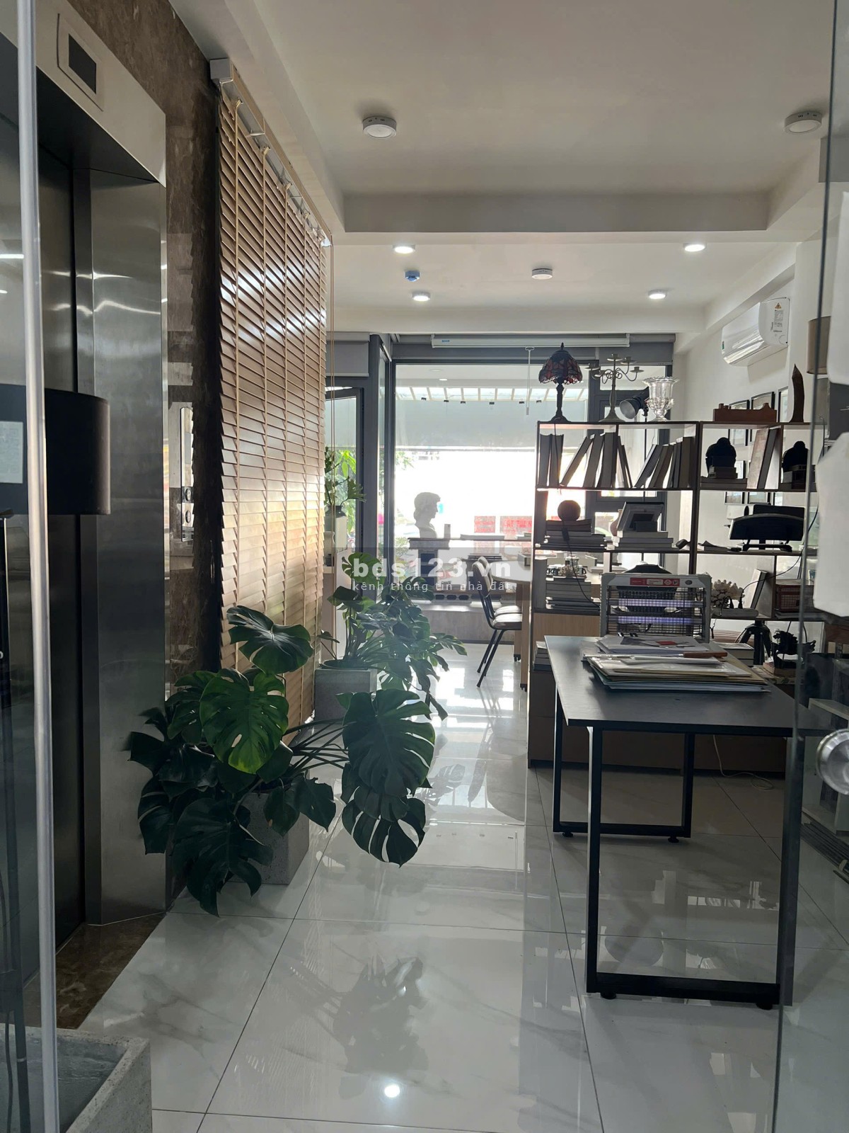 Chuyển nhượng mặt bằng văn phòng tầng trệt ở quận 2