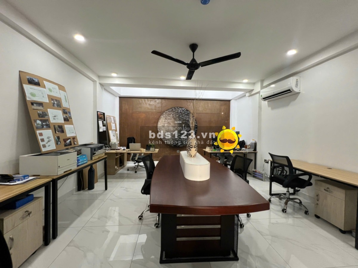 Chuyển nhượng mặt bằng văn phòng tầng trệt ở quận 2