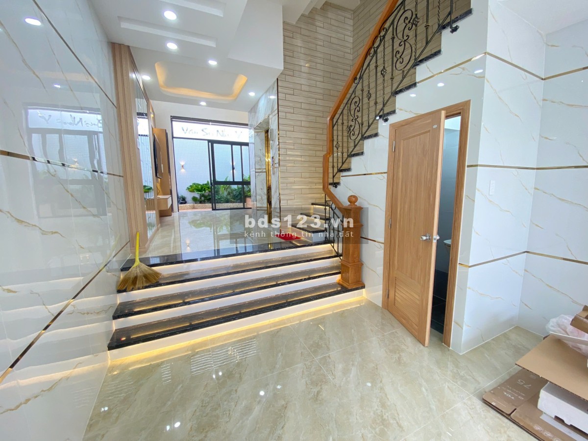 Nhà mặt tiền đường Mã Lò giá 13tỷ2 (4m*24m) có thang máy, gần ngã tư 4 Xã nhà mới 6 lầu có nội thất.