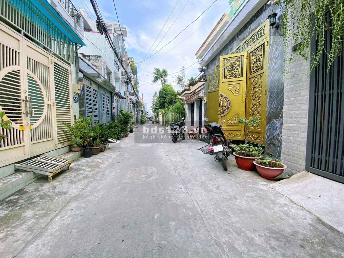 Nhà ngay Ngã Tư Bốn Xã - full nội thất cao cấp - 4m x 14,5m - giáp ranh Tân Phú - vào ở ngay