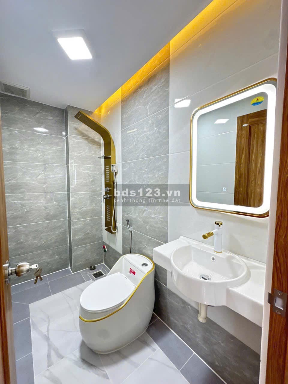 Nhà ngay Ngã Tư Bốn Xã - full nội thất cao cấp - 4m x 14,5m - giáp ranh Tân Phú - vào ở ngay