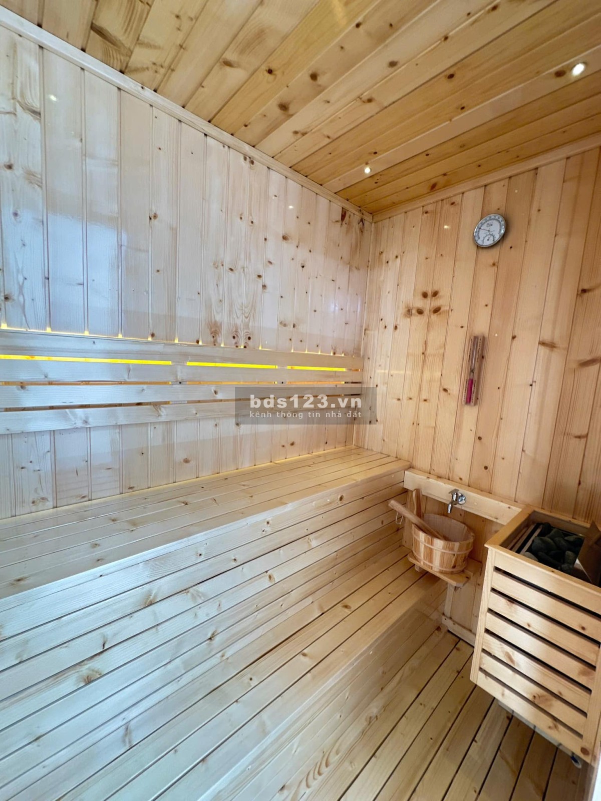 Nhà ngay Ngã Tư Bốn Xã - full nội thất cao cấp - 4m x 14,5m - giáp ranh Tân Phú - vào ở ngay