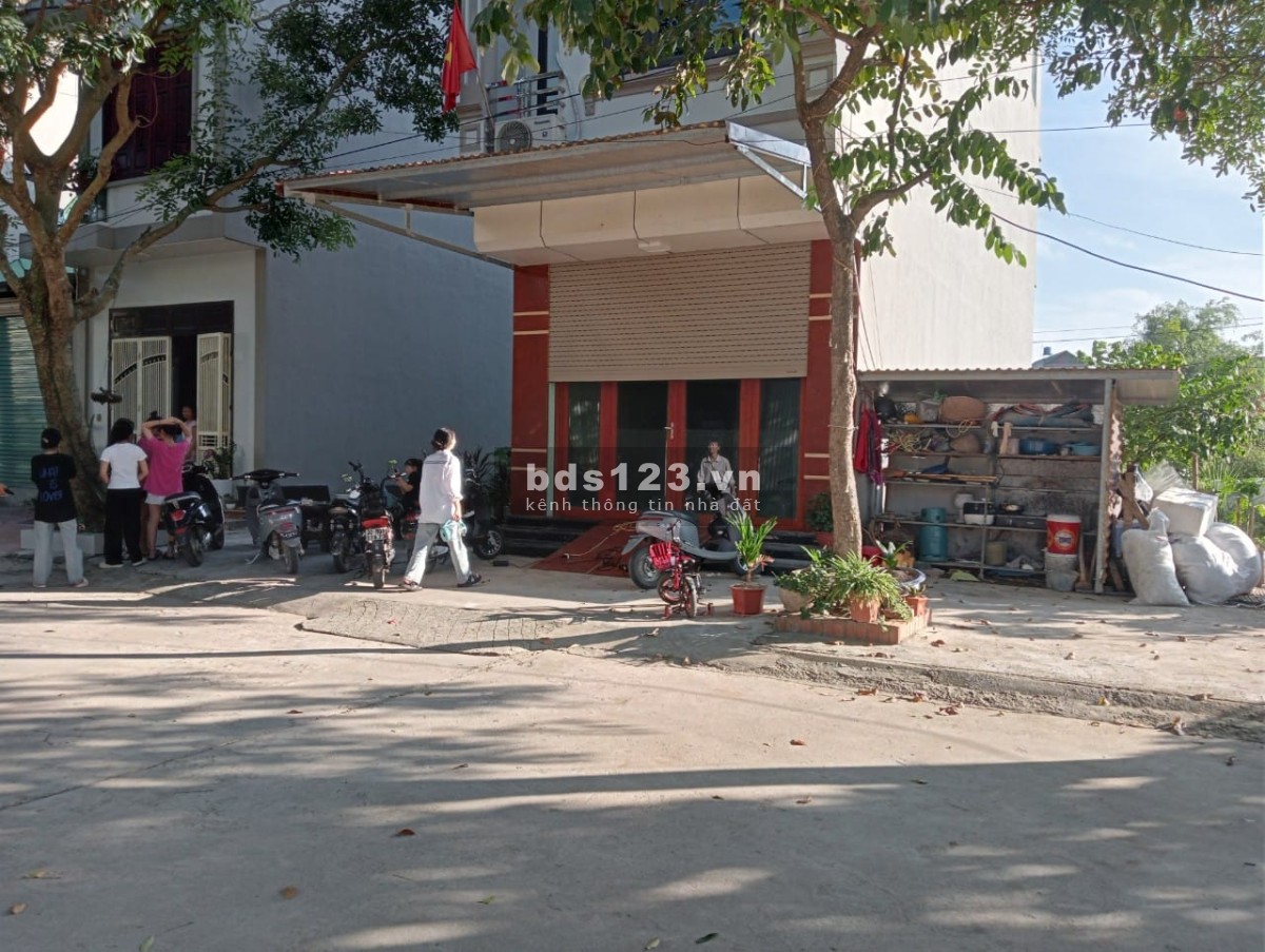Chị chủ ra hàng Khu Sinh TháiDiện tích 180mMặt 9mHướng Nam