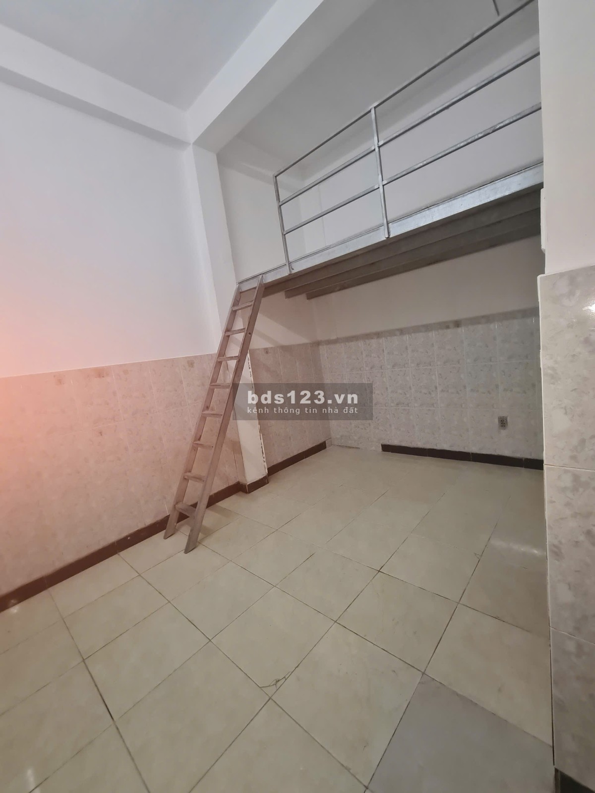 Cuối tháng trống 1 phòng có máy lạnh, ngay 182 Huỳnh Tấn Phát