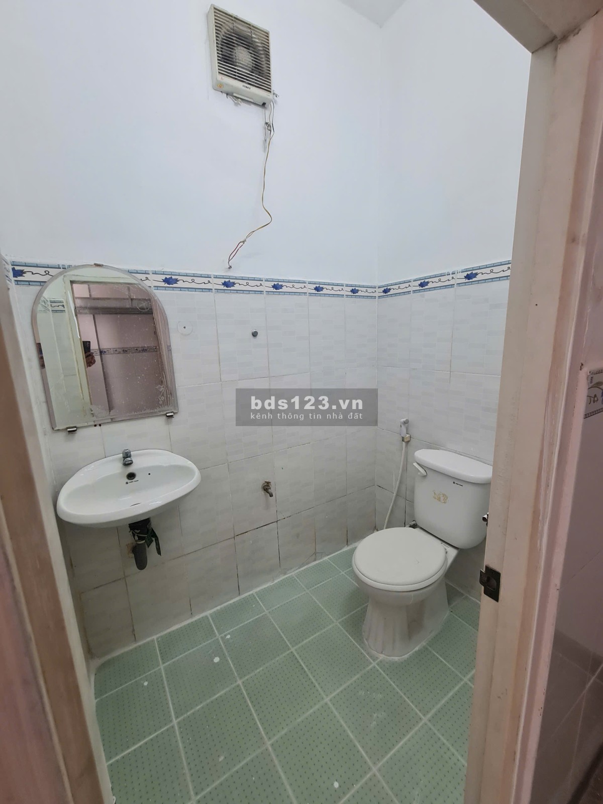Cuối tháng trống 1 phòng có máy lạnh, ngay 182 Huỳnh Tấn Phát