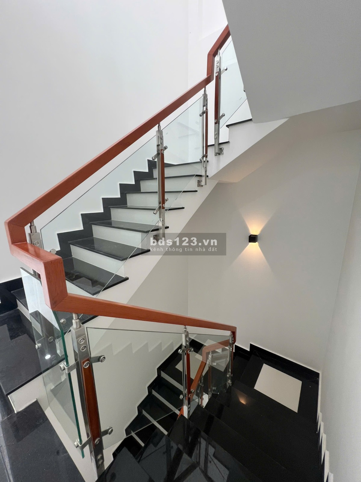 Chính chủ cho thuê nhà mặt tiền đối diện Vinhomes Grand Park