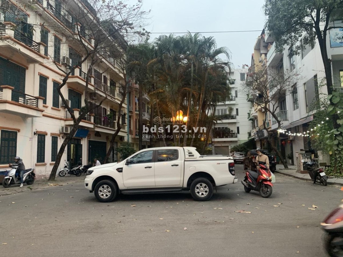 Cho thuê nhà làm văn phòng, mặt sàn 2 tầng, mỗi tầng 45m2, rộng rãi, đủ tiện nghi.