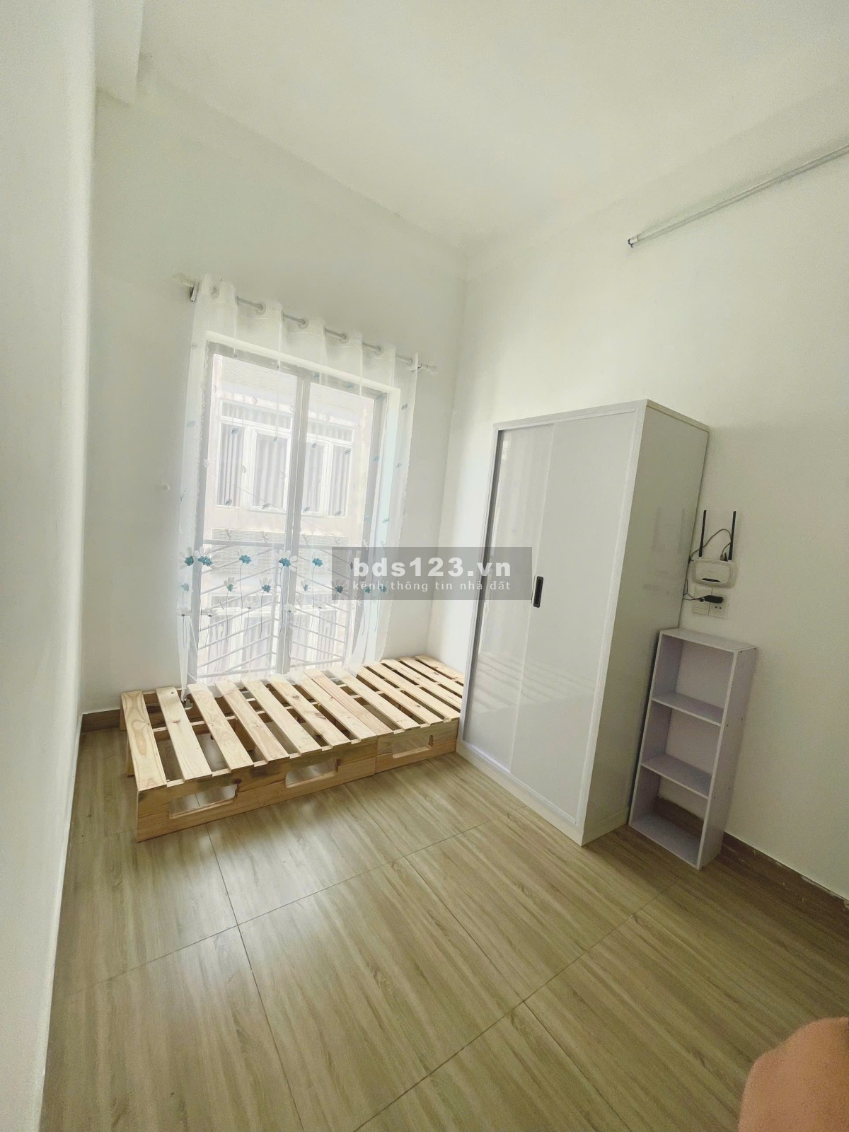 Trống sẵn phòng có nội thất, ban công, đi bộ tới Van Lang CS3, binh thanh