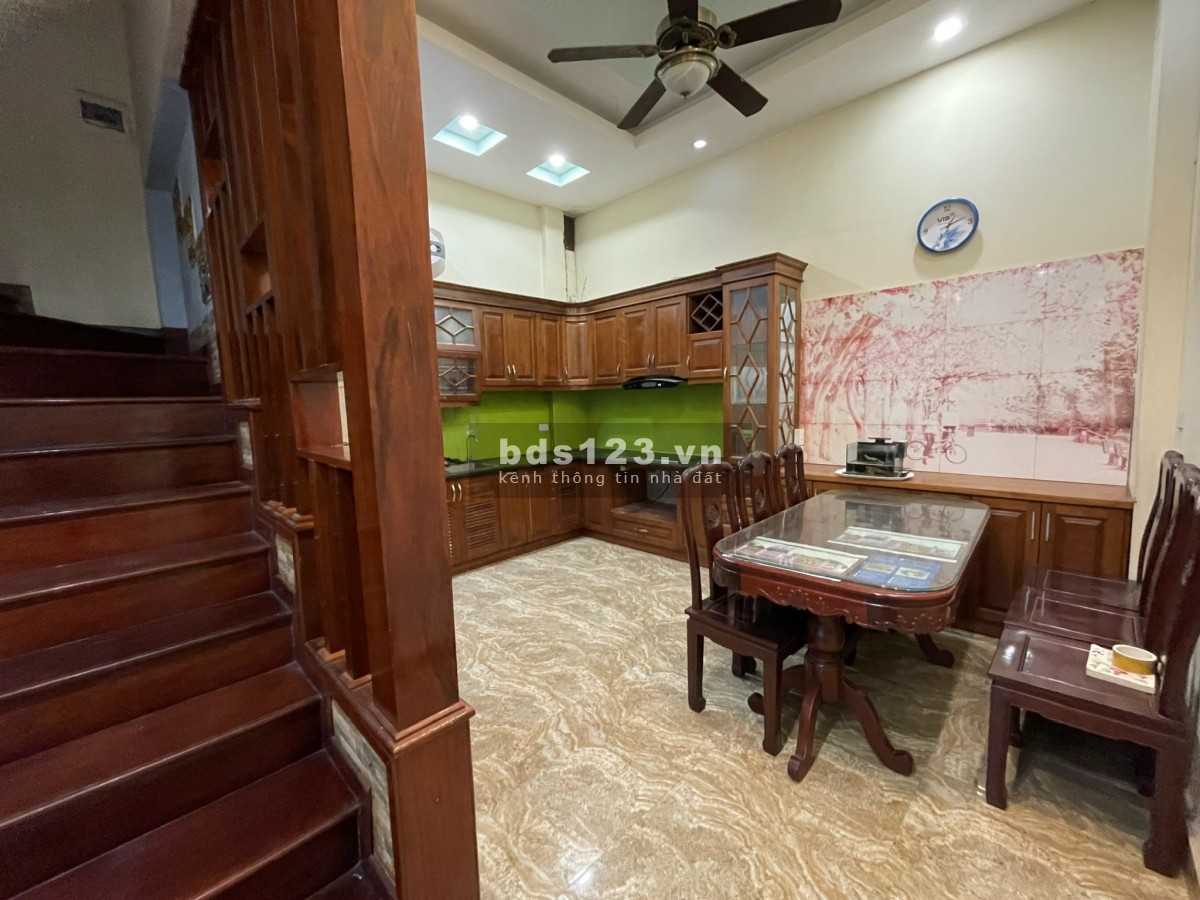 Cho thuê nhà nguyên căn 4.5 tầng ngõ Hồ Ba Mẫu, phợp hộ gia đình