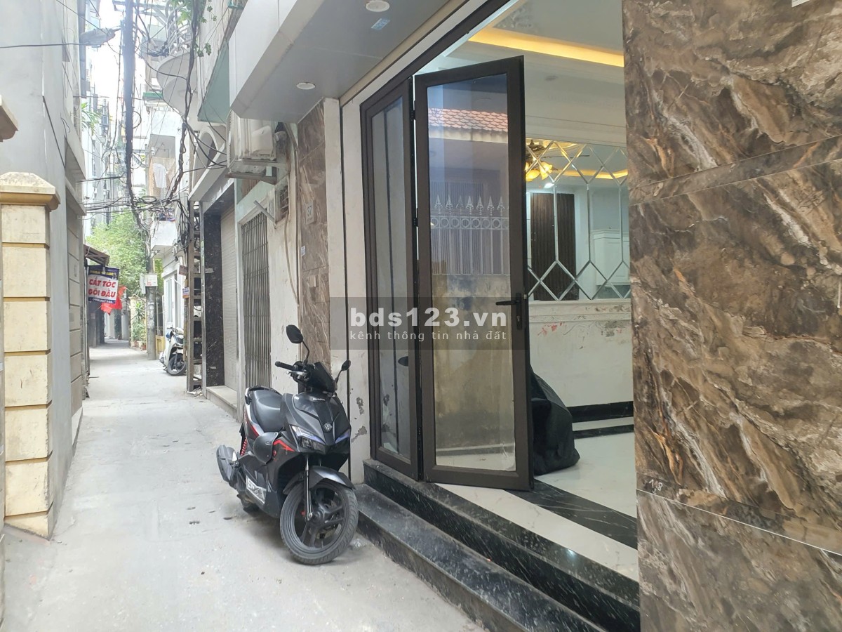 Bán Nhà Cầu Giấy 35/40m2 x5 tầng mt:4m2 Giá 8,9 tỷ ( có thương lượng )