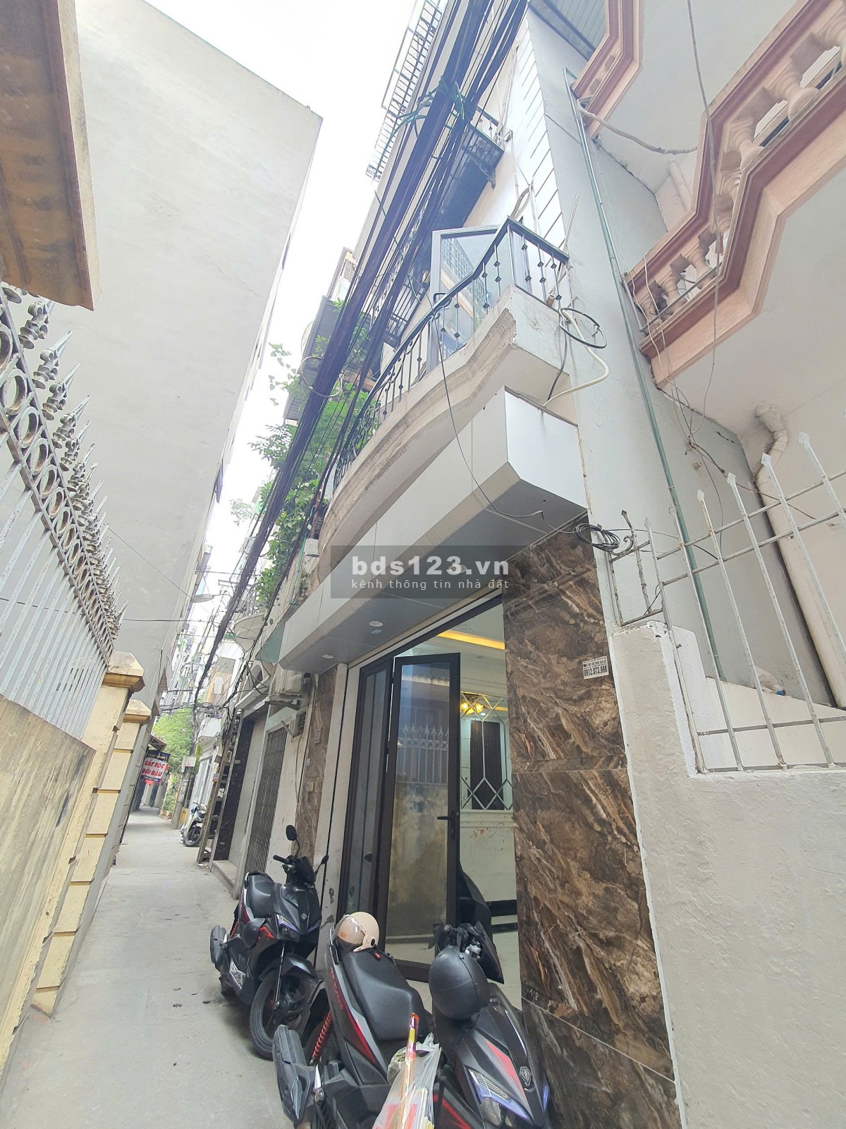 Bán Nhà Cầu Giấy 35/40m2 x5 tầng mt:4m2 Giá 8,9 tỷ ( có thương lượng )