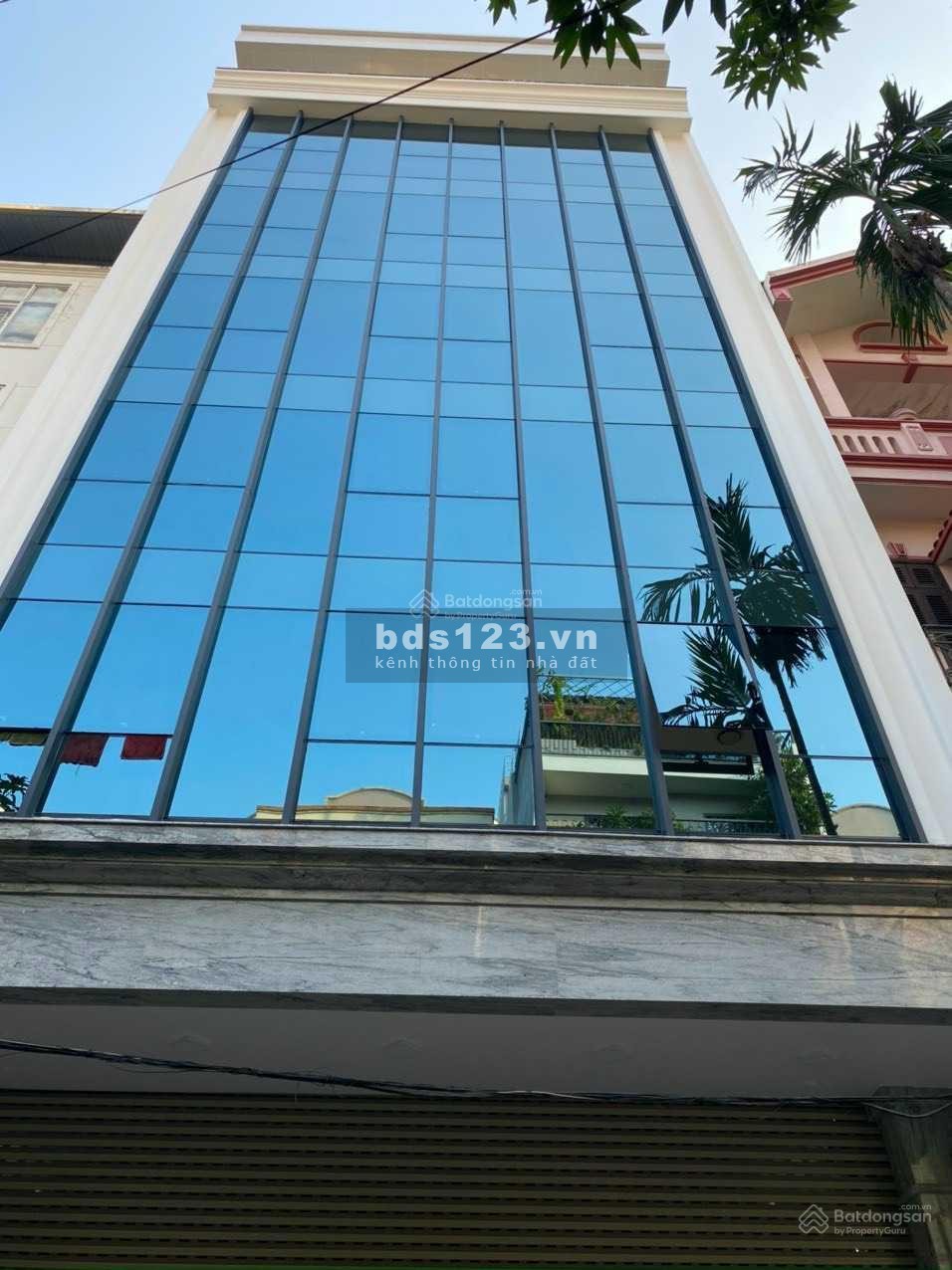 Cho thuê nhà mặt phố Nguyễn Khang, diện tích 100m2 * 5T, thông sàn, có TM, kinh doanh đỉnh. Giá 65tr
