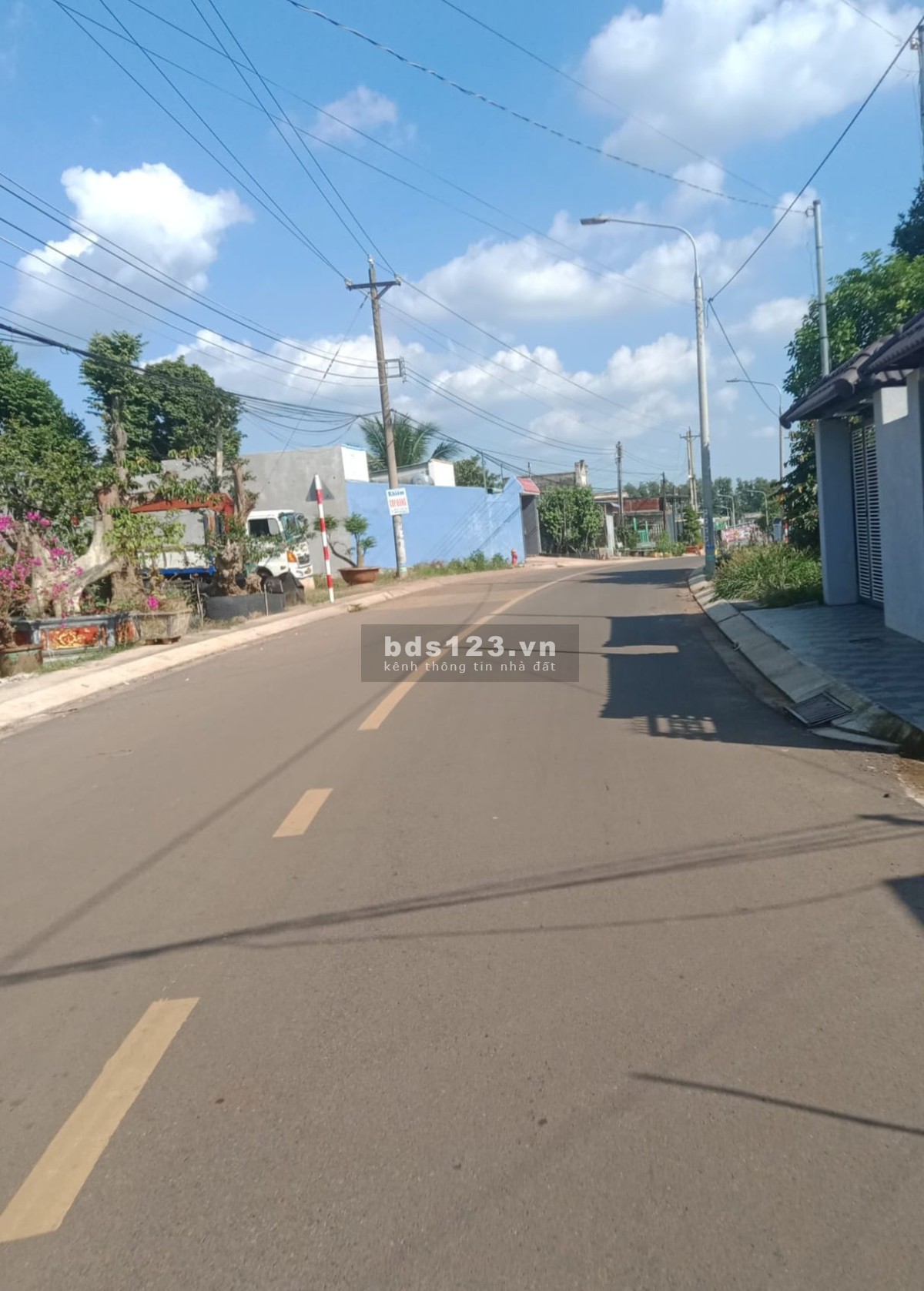Cần bán gấp lô đất có nhà mặt tiền cấp 4