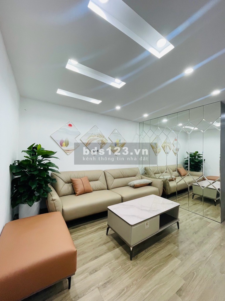 Bán nhà căn hộ tập thể Thanh Xuân - Vị trí đẹp - Ô tô đỗ cổng