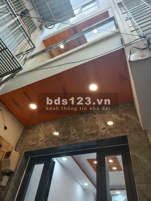 Bán nhà quận 4 gần Khánh Hội, 3 lầu, 13M2, nhỉnh 2 tỷ