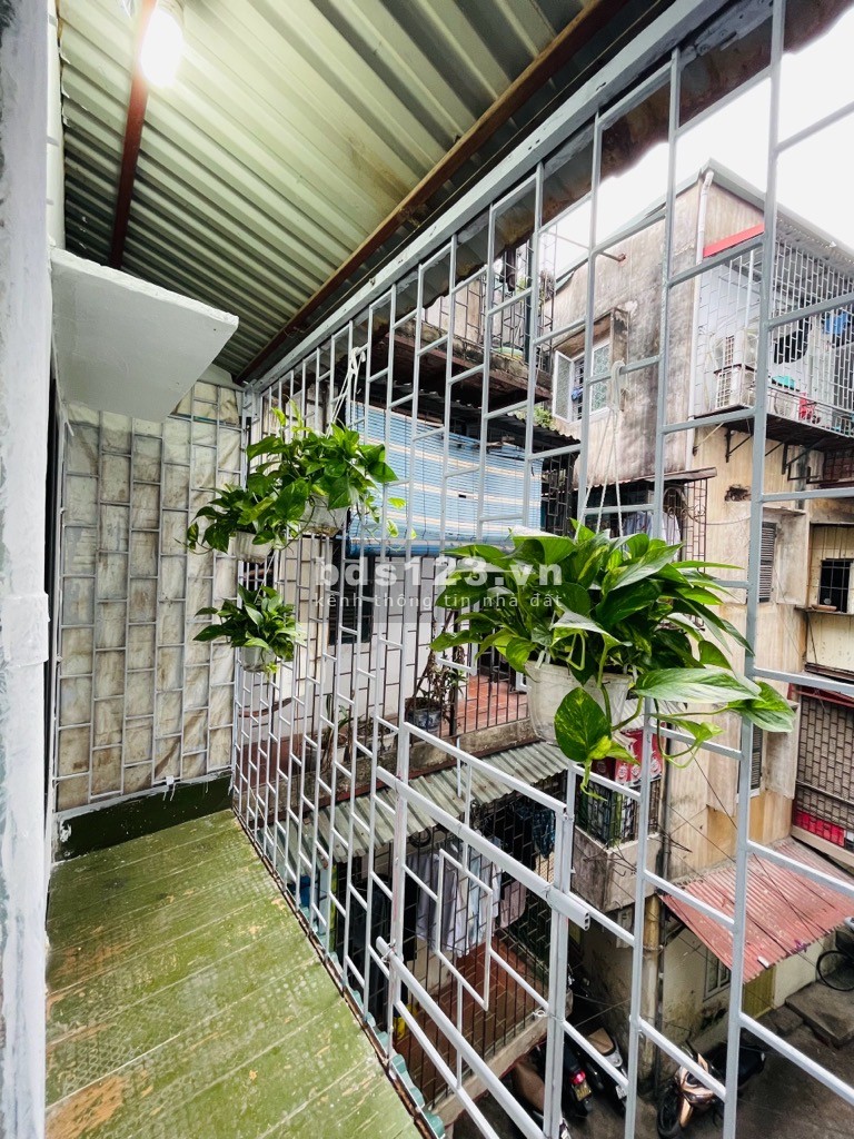 Bán nhà căn hộ tập thể Thanh Xuân - Vị trí đẹp - Ô tô đỗ cổng