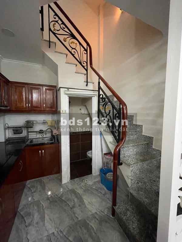 Bán nhà quận 4, gần Tôn Thất Thuyết, 5 lầu, 21M2, nhỉnh 5 tỷ
