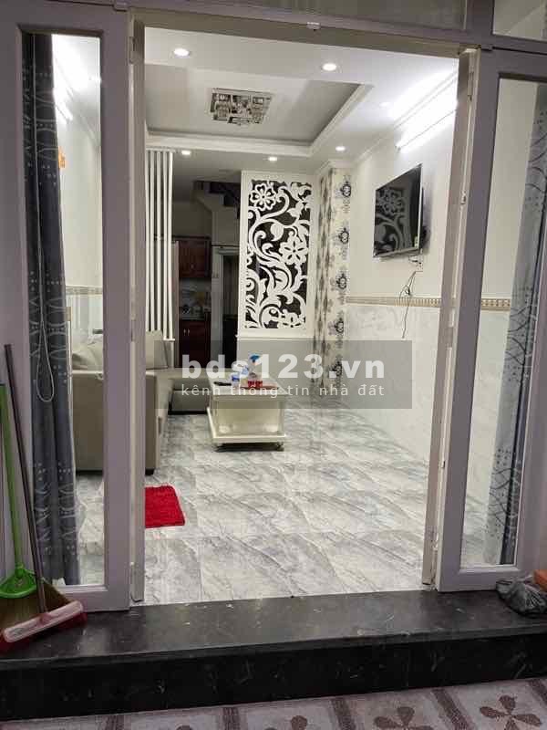 Bán nhà quận 4, gần Tôn Thất Thuyết, 5 lầu, 21M2, nhỉnh 5 tỷ