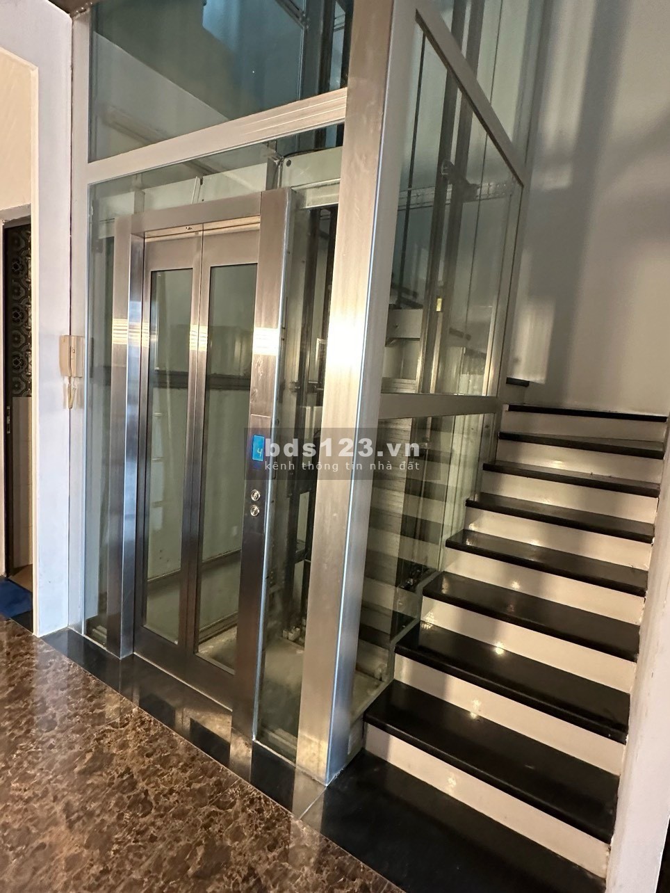 Gấp 67,5m liền kề hoàn thiện thang máy mặt đường Đại Tây Dương khu Sao Biển 23, Vinhomes Ocean Park