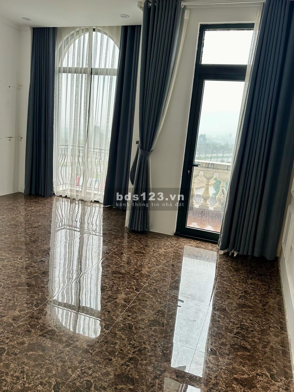 Gấp 67,5m liền kề hoàn thiện thang máy mặt đường Đại Tây Dương khu Sao Biển 23, Vinhomes Ocean Park
