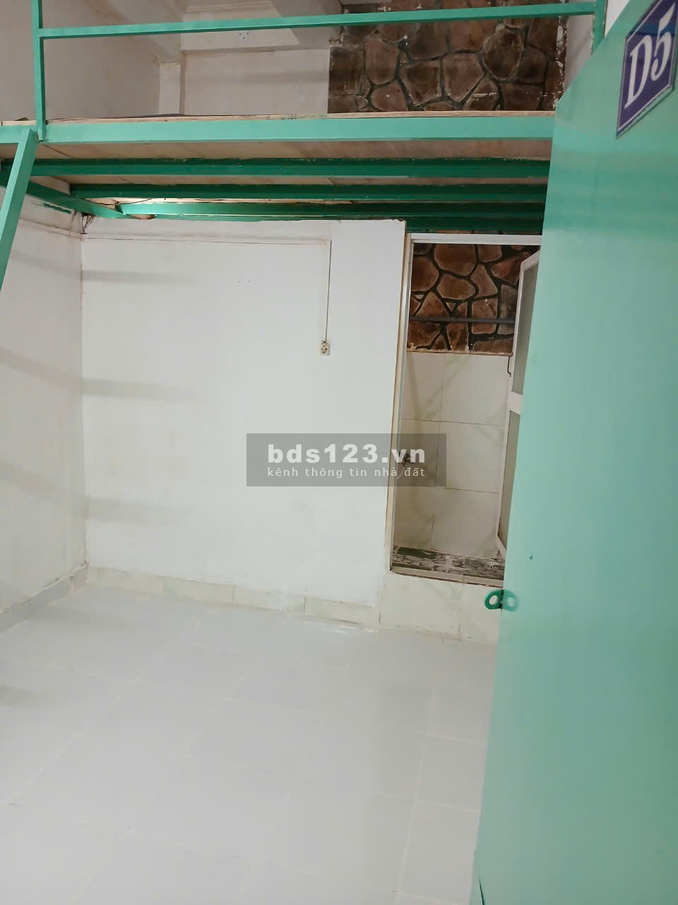 Cho thuê phòng trọ giá rẻ 2.300K trung tâm đường Hồ Văn Huê, Phú Nhuận