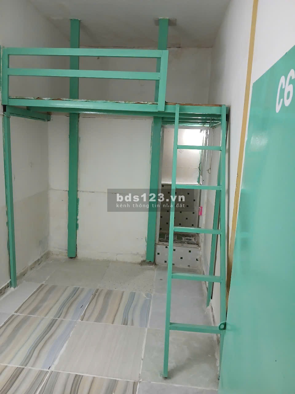 Cho thuê phòng trọ giá rẻ 2.300K trung tâm đường Hồ Văn Huê, Phú Nhuận