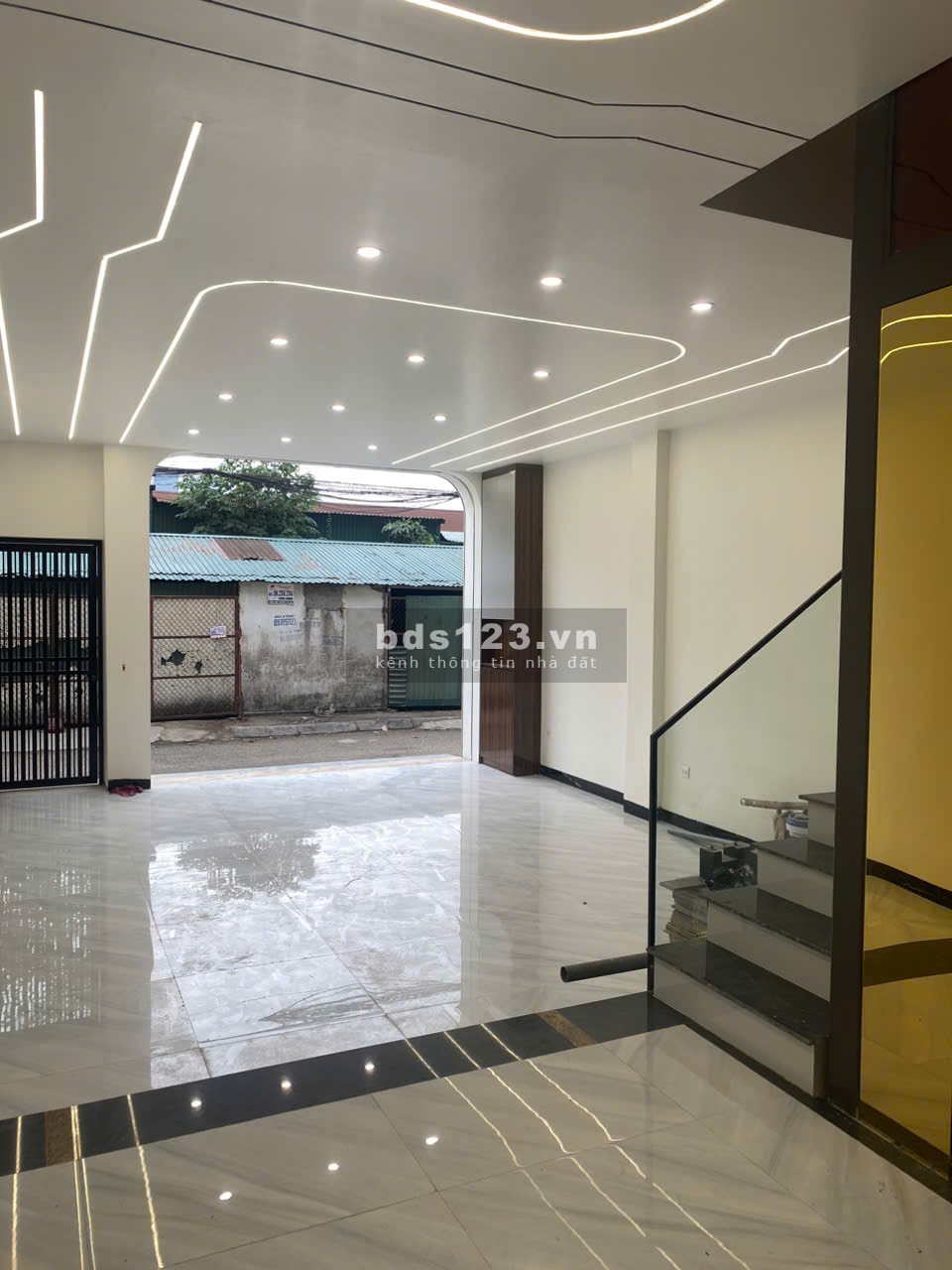 Đức Giang Long Biên với DT 90m2 - 4 tầng ô tô vào nhà " hình ảnh thật" chỉ 16,5 tỷ