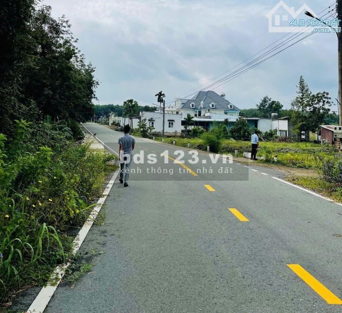 Cần bán gấp 200m2 có thổ cư mặt tiền đường ĐH504, Phú Giáo, Bình Dương giá chỉ : 650 triệu