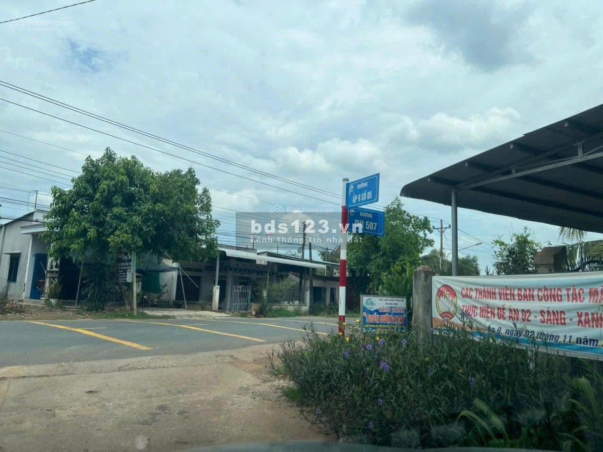 Cần bán gấp 200m2 có thổ cư mặt tiền đường ĐH504, Phú Giáo, Bình Dương giá chỉ : 650 triệu