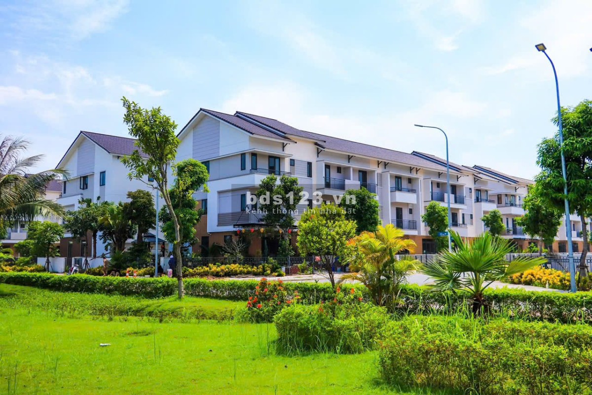 Quĩ căn shophouse 120m2 giá hơn 7 tỷ, cách cầu Vĩnh Tuy 10km, tiện ích, ở sướng, đầu tư lợ nhuận